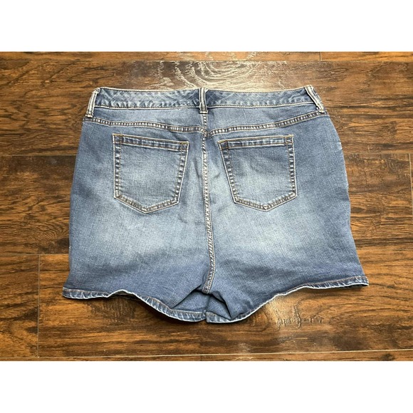 Torrid Slightly Distressed Denim Jean Shorts Women's Size 18 High Rise Cut - Picture 3 of 3